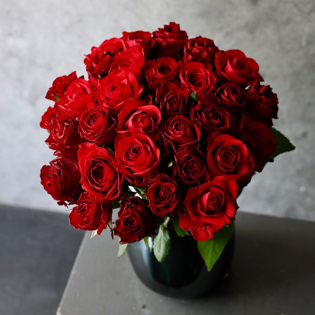 も*る様 深いローズレッド★バカラ ルッセ コフレ ルージュ グラデーション フ 特選花束special「朱玉 shugyoku」レッドグラデーションのローズブーケ