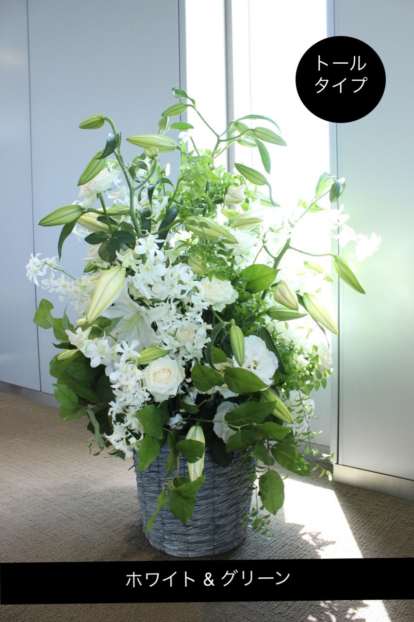 アレンジメント Special 白絹 Shirakinu ホワイト グリーンのトールタイプアレンジ 都心エリア限定配送 都心エリア限定配送 大型商品を含む トールタイプアレンジメント 花器付き ライフデコ南青山のフラワーギフトをオンラインショップで全国に通販 東京 表参道