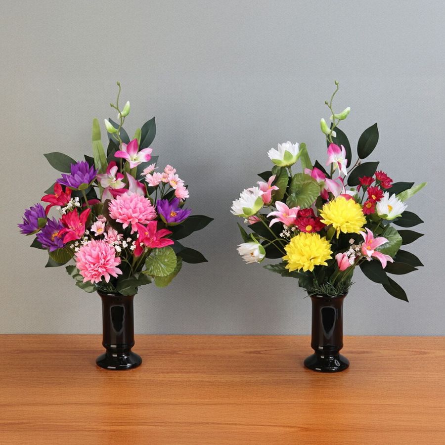 花器付きハスのアレンジ仏花