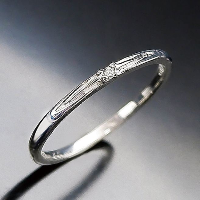 日本製 プラチナ100 スレンダーダイヤモンドリング