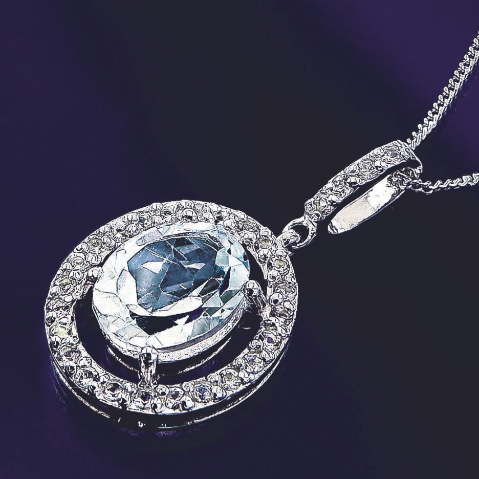 ホワイトトパーズリースデザインペンダント