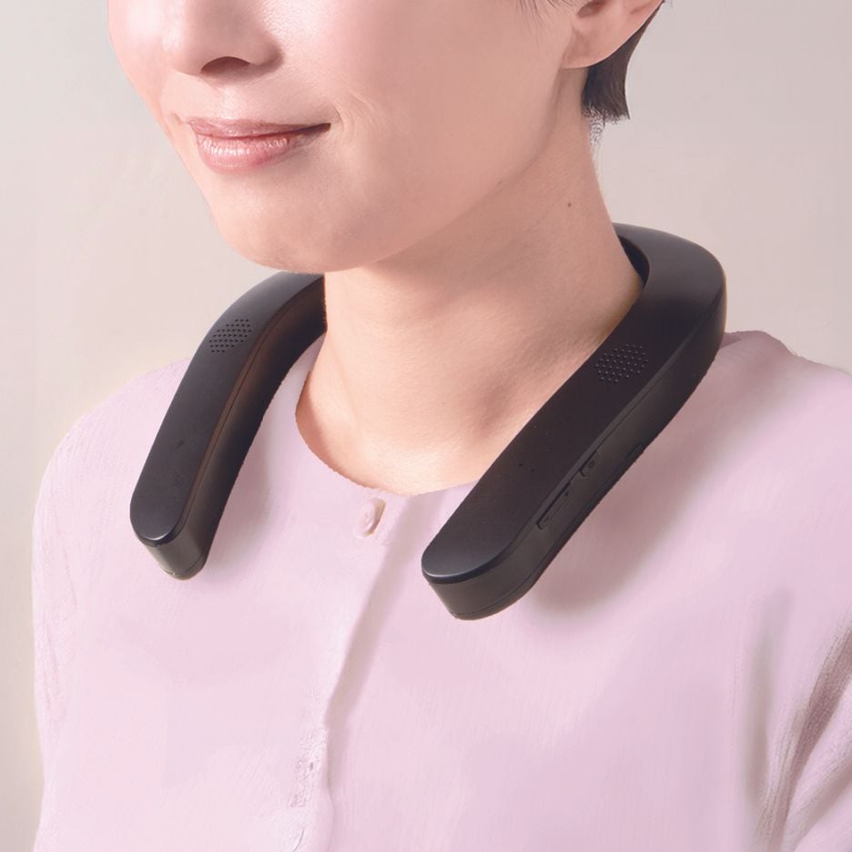 肩にかけるワイヤレススピーカー