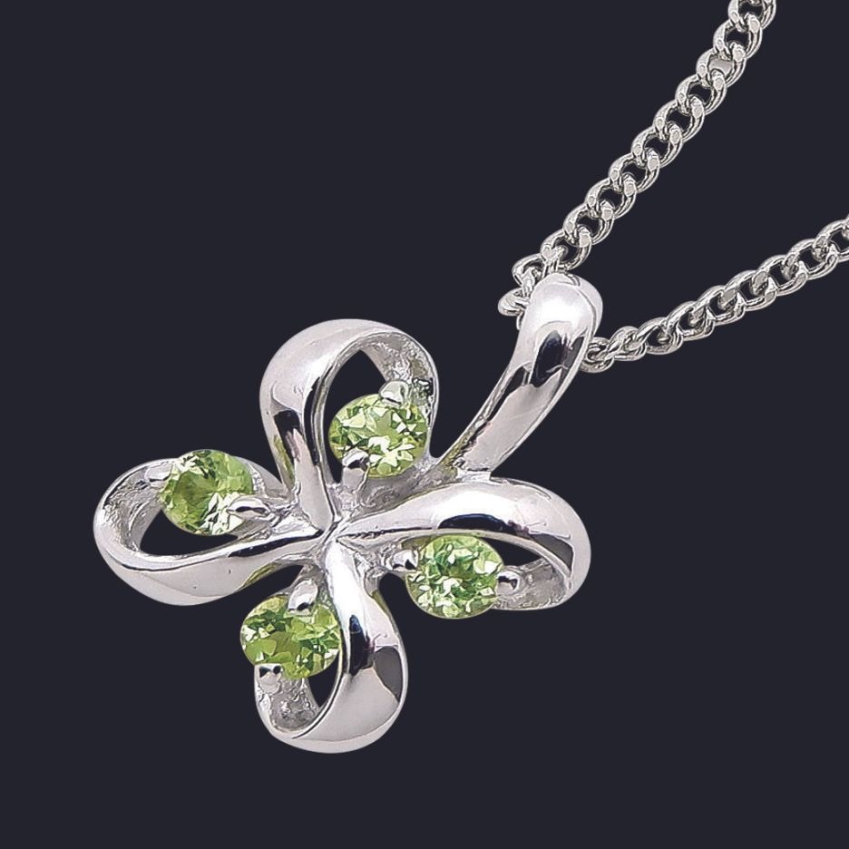 ラッキークローバーペンダント