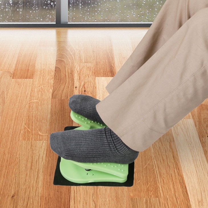 座ったままの足踏み運動 楽々ステッパー