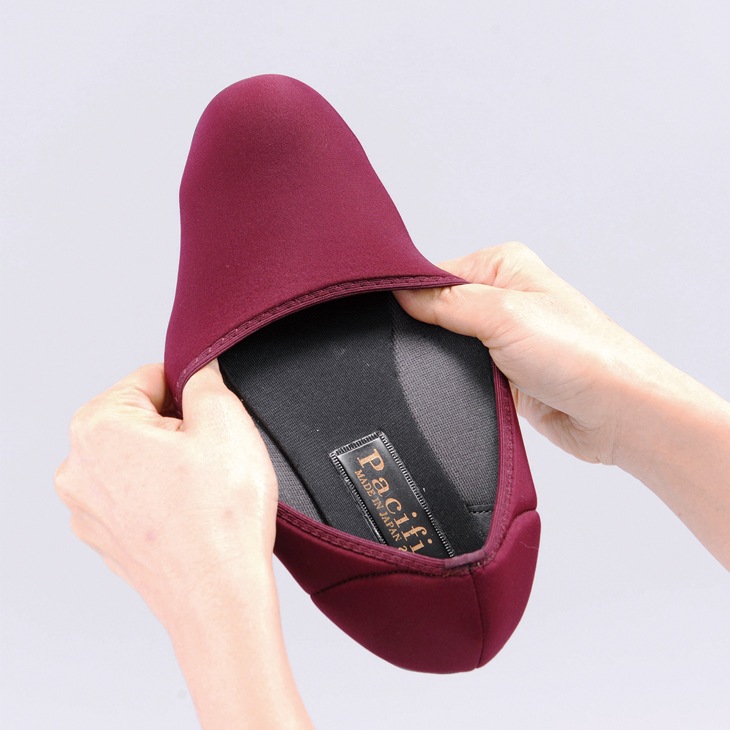 ゆったり横伸び撥水パンプス