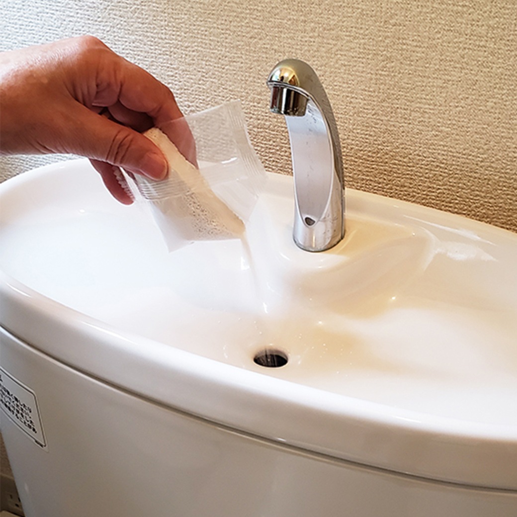 「輝きが戻る」トイレタンクの洗浄剤 16包