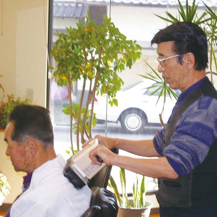 日本製 床屋さんのマッサージ器 ニュービブロン｜ファミリー・ライフ