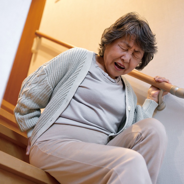 輝きが戻るフロアワックスシャイントップQ10 1本｜ファミリー・ライフ