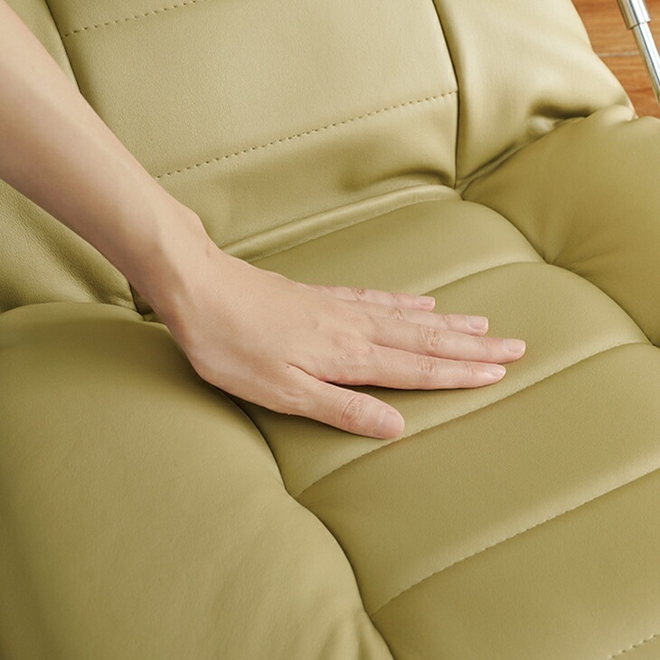 身体に優しくフィットする跳ね上げ式座椅子