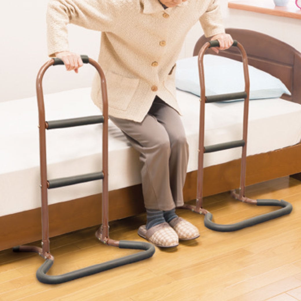 未使用品‼️立ち上がり手すり２台セット　送料込み　お買い得 楽らくサポート立ち上がり手すり 2個組｜ファミリー・ライフ公式通販