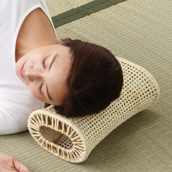 懐かしの籐の枕