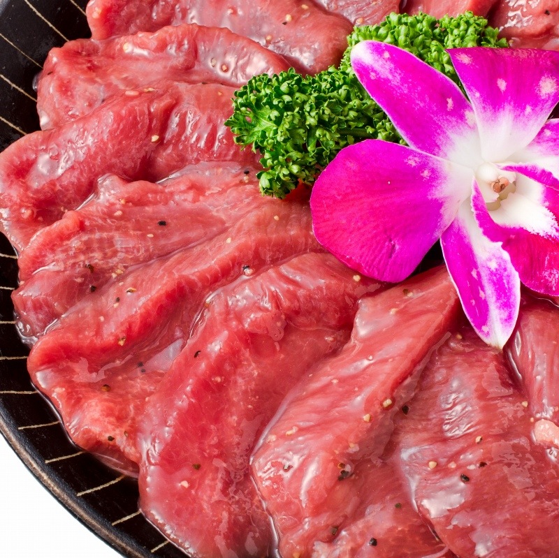 楽天市場】【肉の匠 中むら屋】牛タン 極厚牛タン 贅沢切り 塩