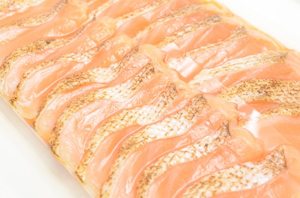 炙りサーモン様 楽天市場】【岩塩炙りキングサーモン箱寿司】 炙りサーモン寿司