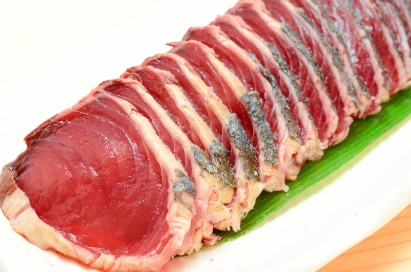 かつお かつおたたき かつおのたたき 炭火焼 ２５０ ３００ｇ １柵 かつお カツオ 鰹の通販 築地市場のまぐろ問屋 まぐろなら築地の王様