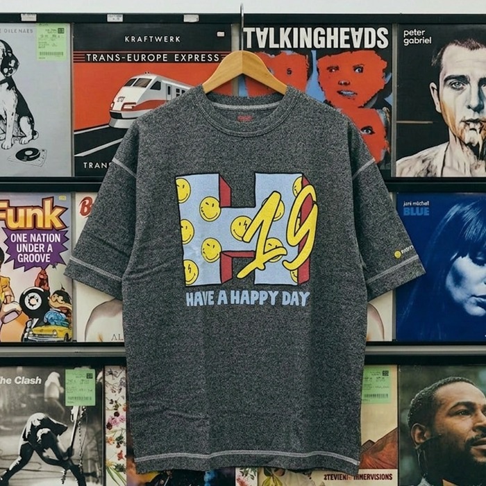 �إ륹�˥å� ���ޥ��꡼���� ���롼�ͥå� ȾµT����� Healthknit SmileyWorld Crewneck S/S Smiley Print Tee HR26S-M208 T����� ��� ��ǥ����� Ⱦµ �ȥåץ� �� ���ᥫ�� ���롼�ͥå�T����� ���T����� �ץ쥼��� ���ե�
