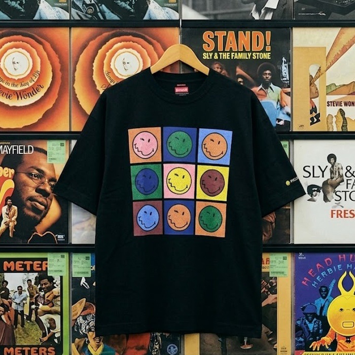 �إ륹�˥å� ���ޥ��꡼���� ���롼�ͥå� ȾµT����� Healthknit SmileyWorld Crewneck S/S Smiley Print Tee HR26S-M209 T����� ��� ��ǥ����� Ⱦµ �ȥåץ� �� ���ᥫ�� ���롼�ͥå�T����� ���T����� �ץ쥼��� ���ե�