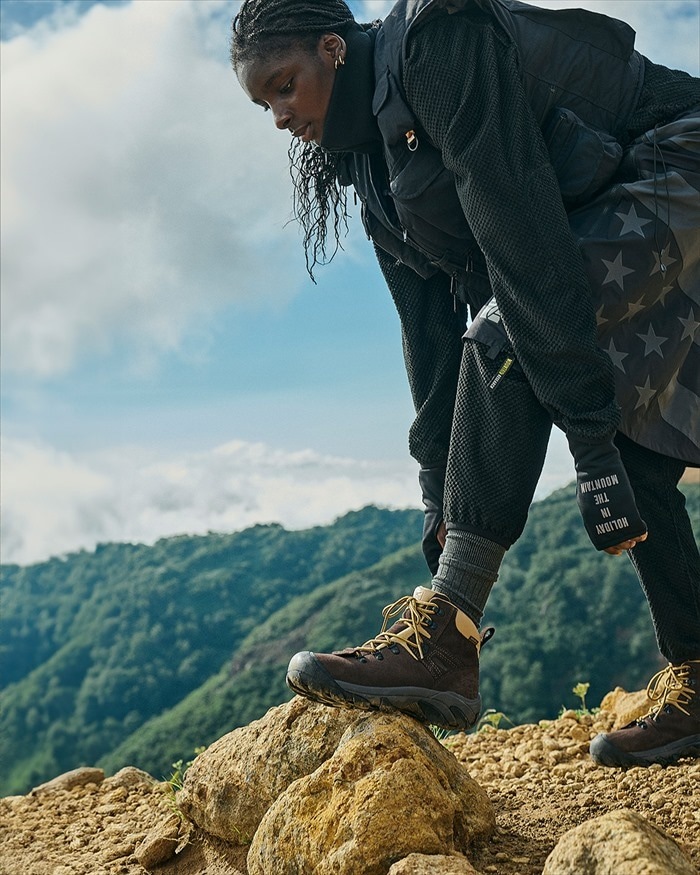 ������ �ԥ�ˡ��� KEEN PYRENEES MOUNTAIN RESEARCH �ޥ���ƥ�ꥵ���� �ޥ���ƥ�֡��� ��ǥ����� �֡��� ������ �����ȥɥ����塼�� �����������ץ롼�� �ȥ�å��󥰥��塼�� �ɿ� �����ȥɥ� ������