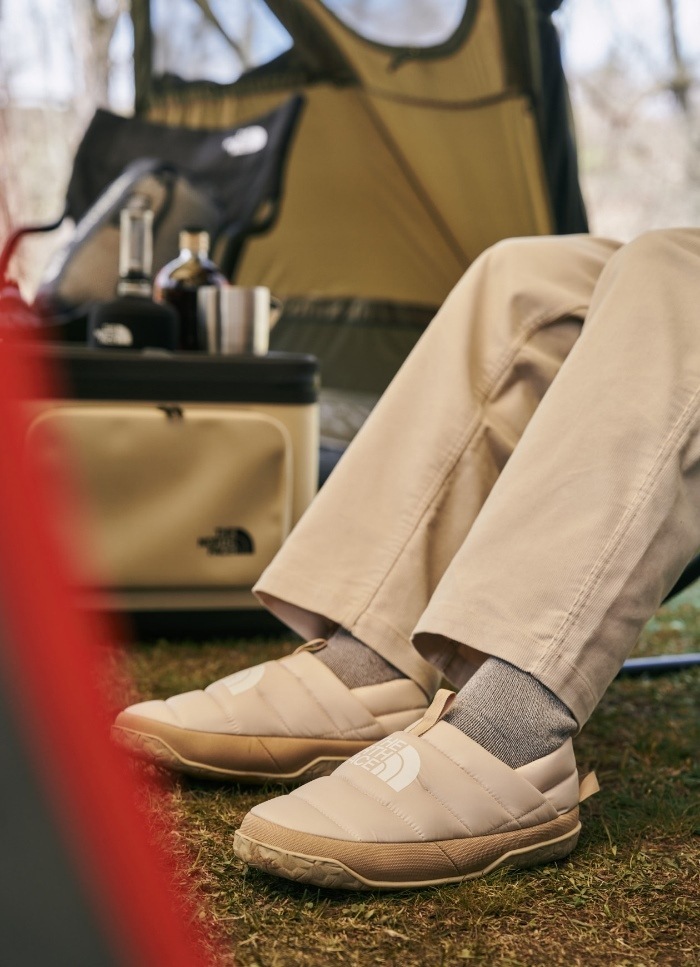 ��SALE��30��OFF�� �����Ρ������ե����� ���ˡ����� ��� THE NORTH FACE Nuptse Down Mule NF02371 �̥ץ� ������ �ߥ塼�� ���å������塼�� �롼�ॷ�塼�� ���Ρ����塼�� ������� �����å� �����ȥɥ� ������