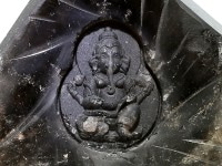 黒水晶 ガネーシャ彫物 (木製台座付き) No.64|原石・その他|黒水晶（モリオン・カンゴーム）