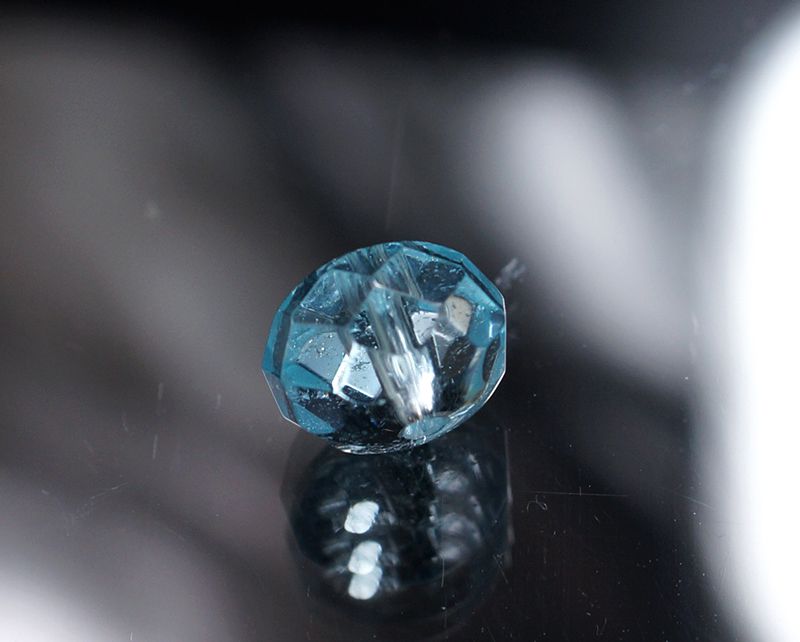 ブルートパーズ ボタンカット 1粒バラ売り 穴あきビーズ 【郵便封筒で  