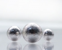 ギベオン隕石　1粒バラ売り 穴あきビーズ 【郵便封筒でのお届け】 【代引き、日時指定不可】 最高級（5A）|パワーストーン粒売り・クラフト