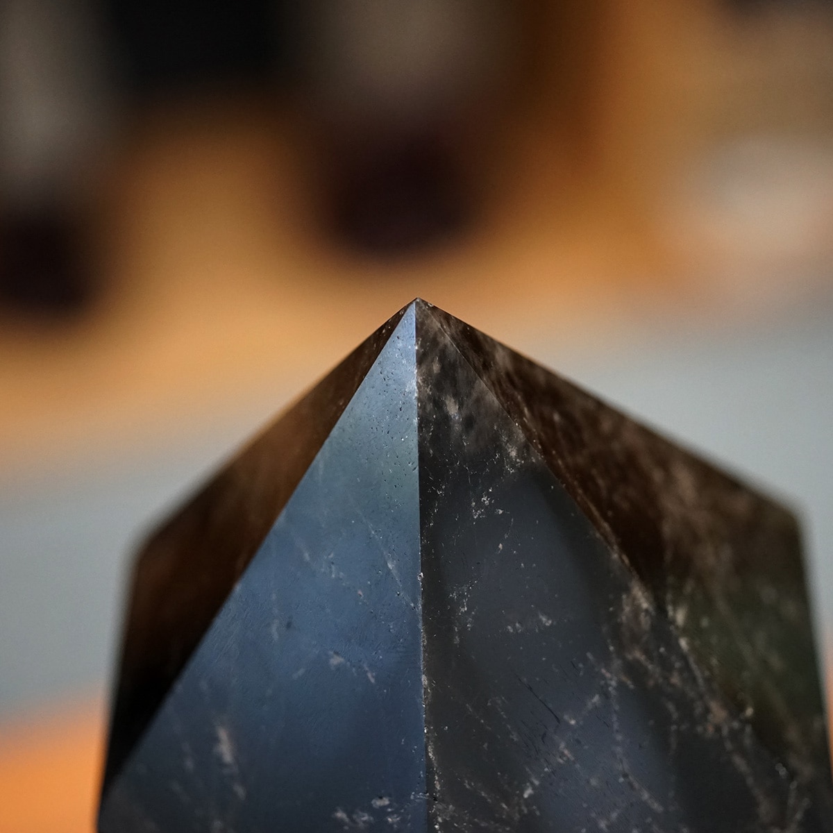 黒水晶 （モリオン） 巨大六角柱（アクリル台座付き）No.1 高さ