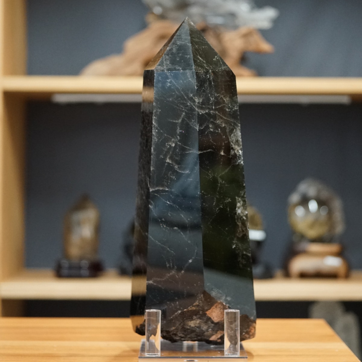 黒水晶 （モリオン） 巨大六角柱（アクリル台座付き）No.1 高さ約35cm