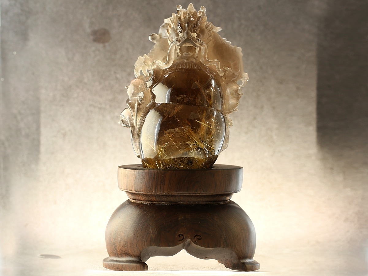 タイチンルチル 龍彫り物（木製台座付き） No.2｜最高級パワーストーン