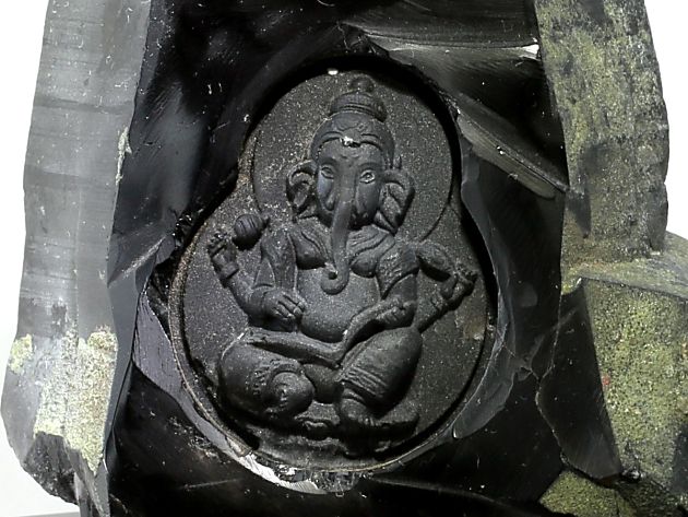 黒水晶 ガネーシャ彫物 (木製台座付き) No.66｜最高級パワーストーン