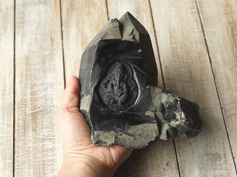 黒水晶 ガネーシャ彫物 (木製台座付き) No.66｜最高級パワーストーン