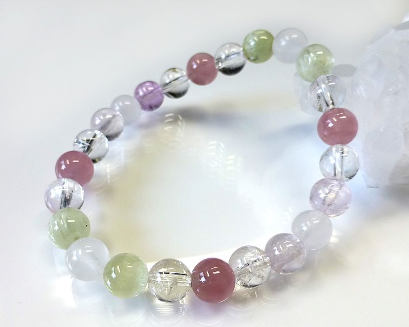 高品質マダガスカル産ローズクォーツ✨花、恋愛、癒しお守りブレスレット 癒し・恋愛】マダガスカル産 ローズクォーツ&クンツァイトブレスレット