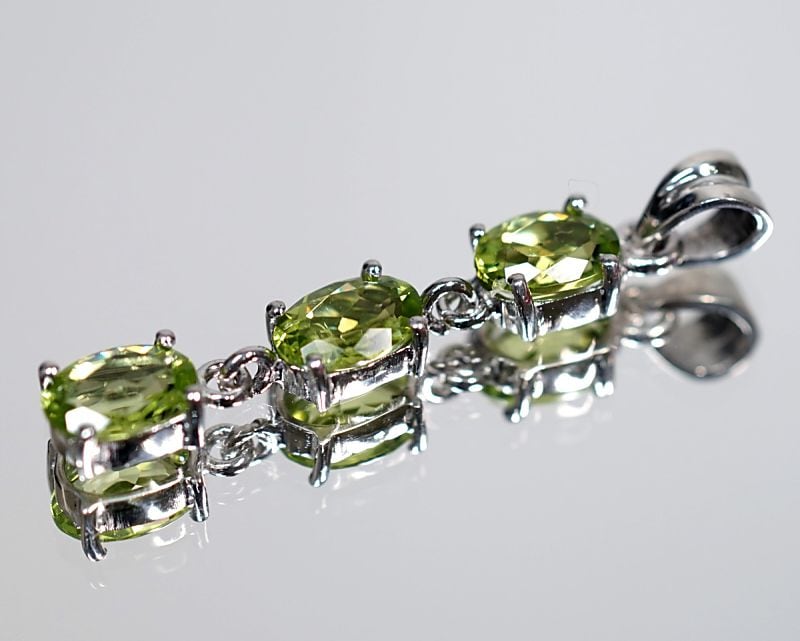 ペリドット ペンダントトップ 3連タイプ｜最高級パワーストーン販売の