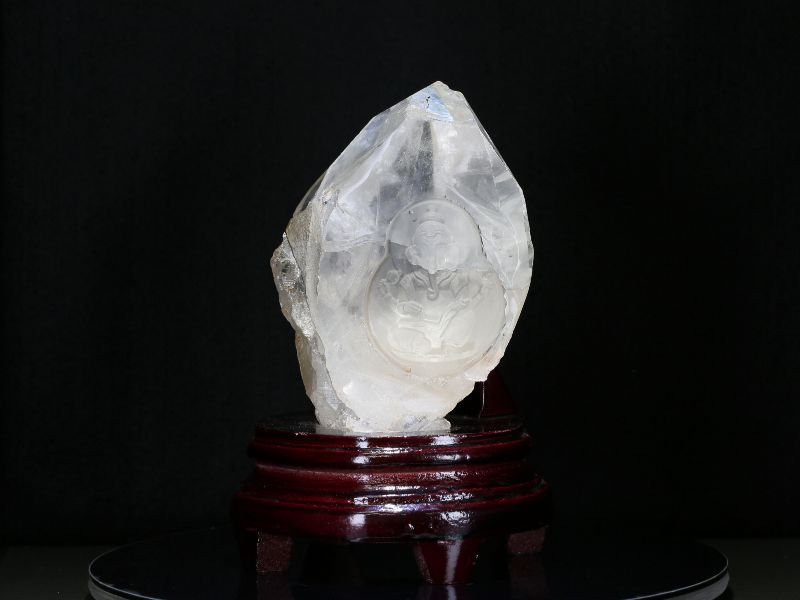 ヒマラヤ水晶 ガネーシャ彫物 (木製台座付き) No.56｜最高級