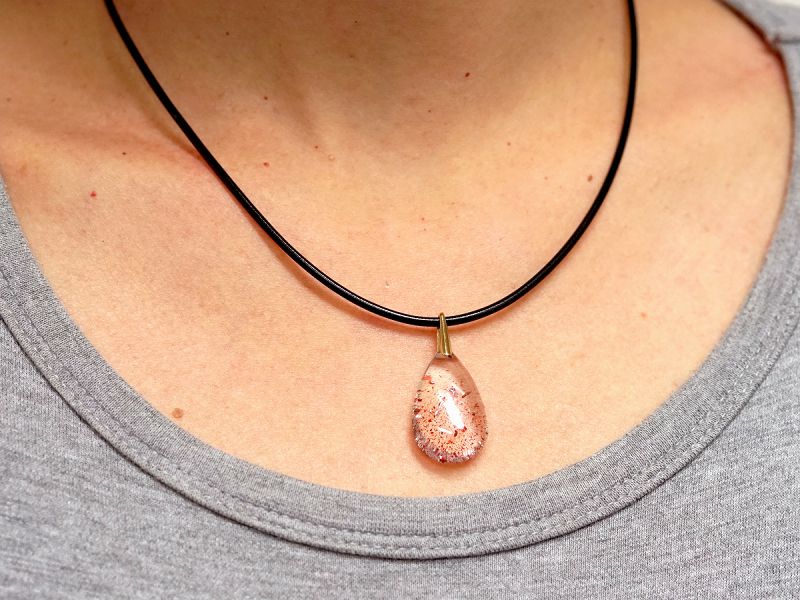 ストロベリークォーツペンダントトップ（クラックや黒ずみあり）