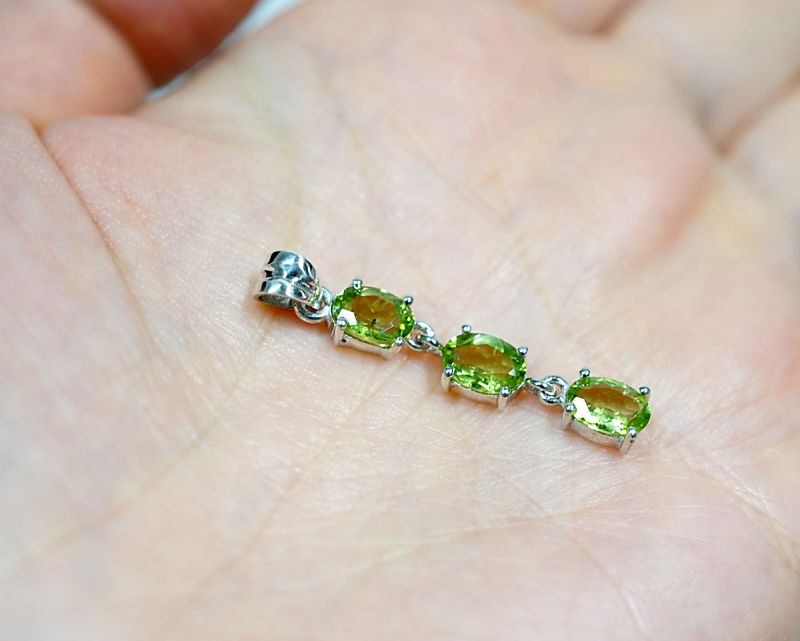 ペリドット ペンダントトップ 3連タイプ｜最高級パワーストーン販売の