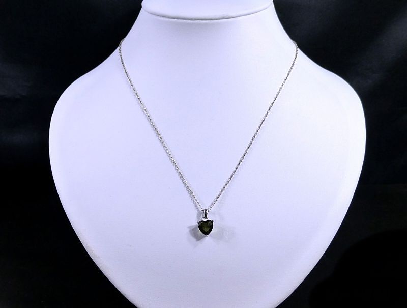 モルダバイト ペンダント （シルバー925） ハート型(中) 最高級（5A