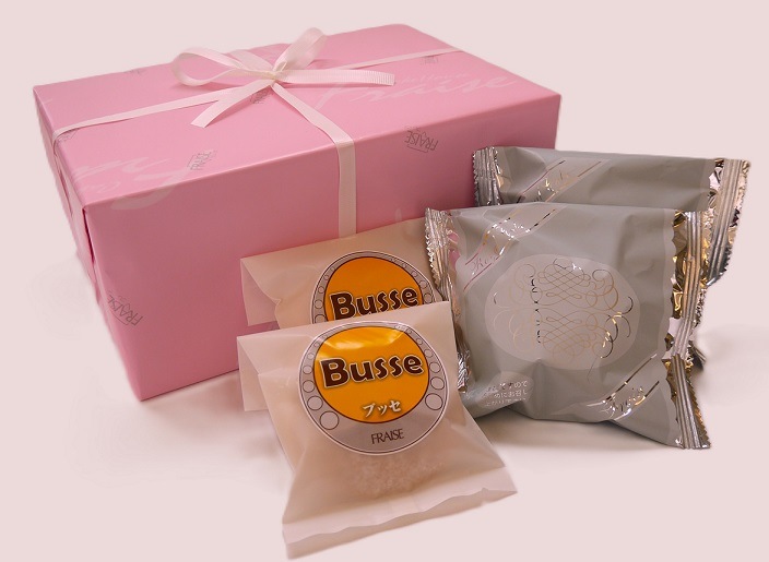 ロイヤルケーキとブッセの詰め合せ