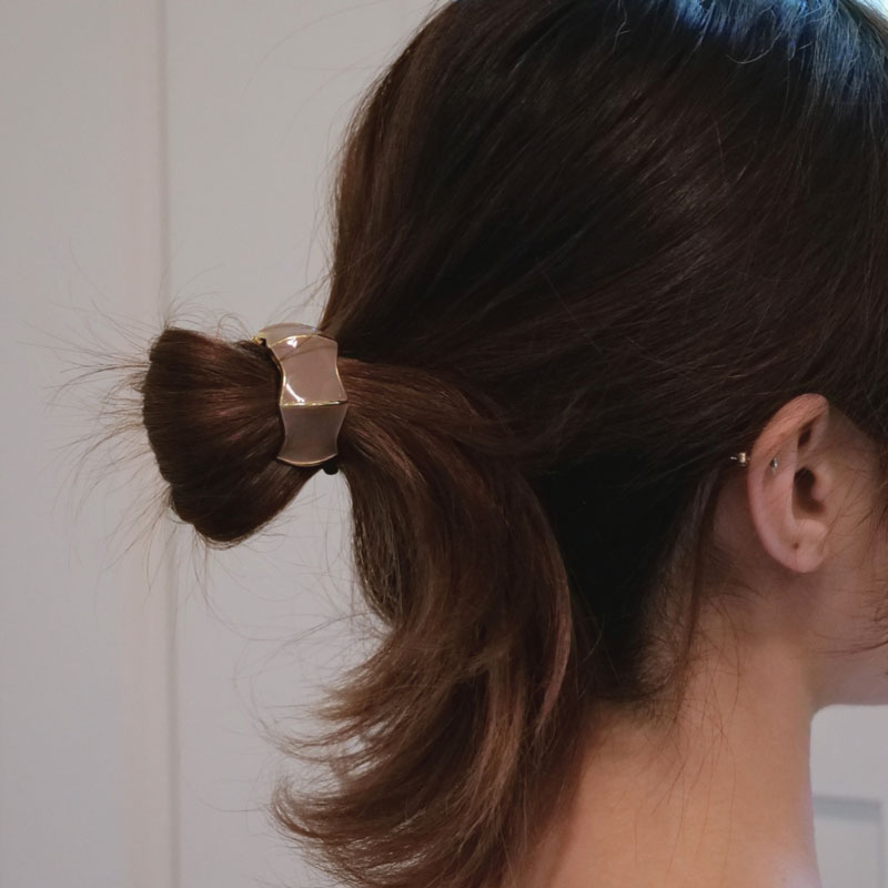 エナメル バンブー カフ ポニー (モカ)