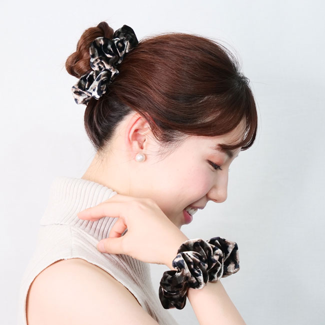 ミディアム スクランチー （レオパードベルベットブラック）
