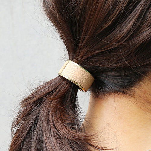 インレイ レザー カフ ポニー (ベージュ)