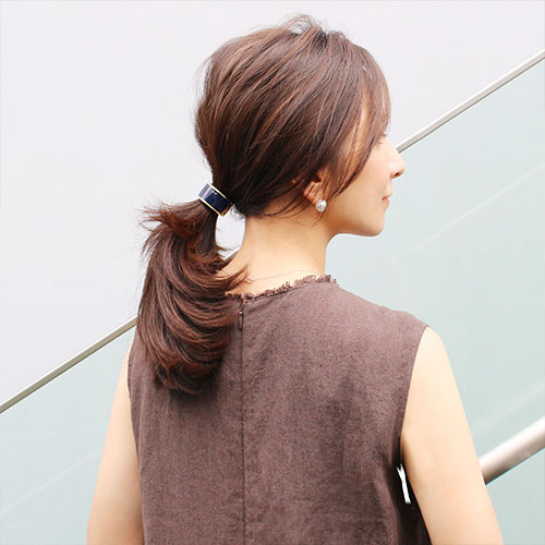 アトリエ エナメル カフ ポニー (ネイビー/ゴールド)