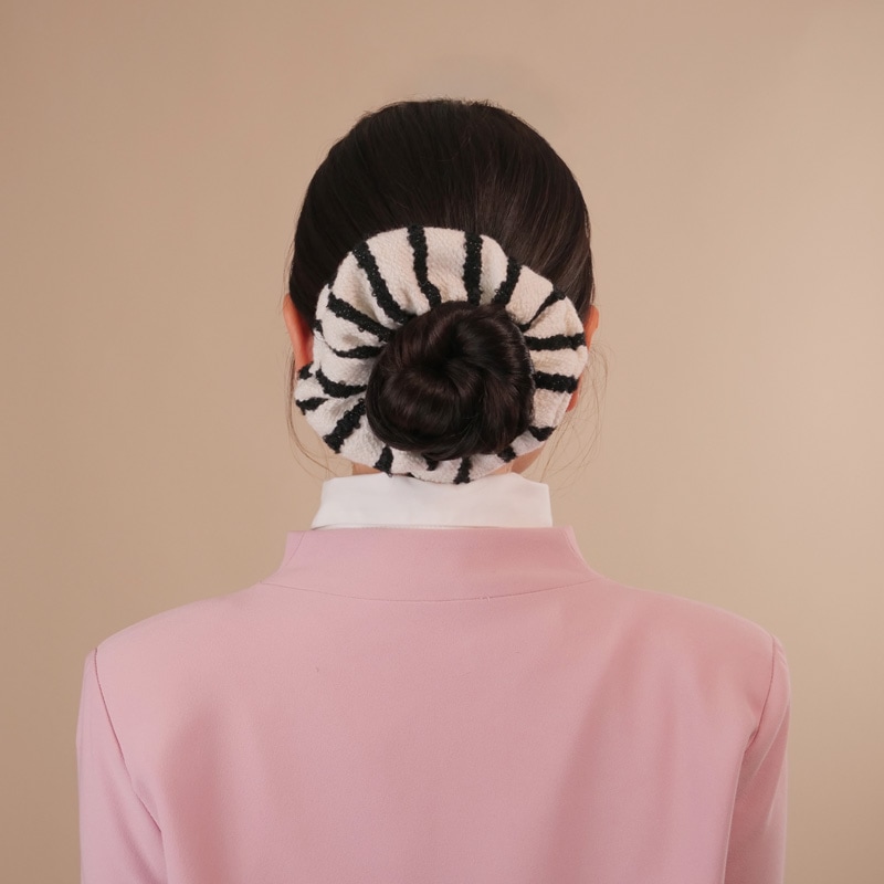 ジューン スクランチー（ホワイト/ブラック）