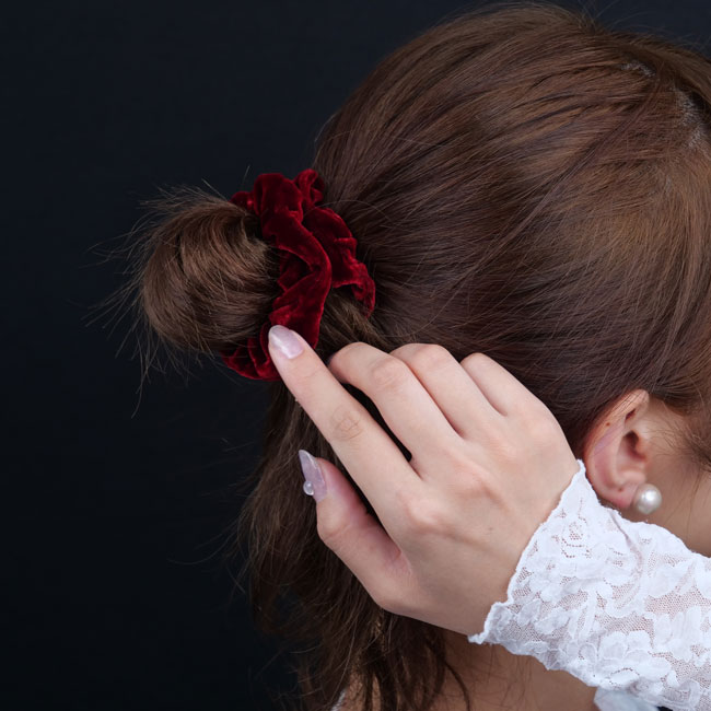 スモール スクランチー (クラレット ベルベット)