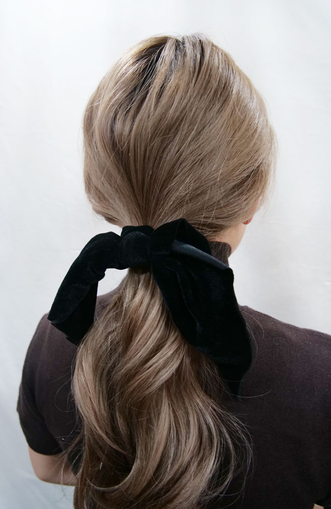 ベルベット テイルド スクランチー (ブラック)