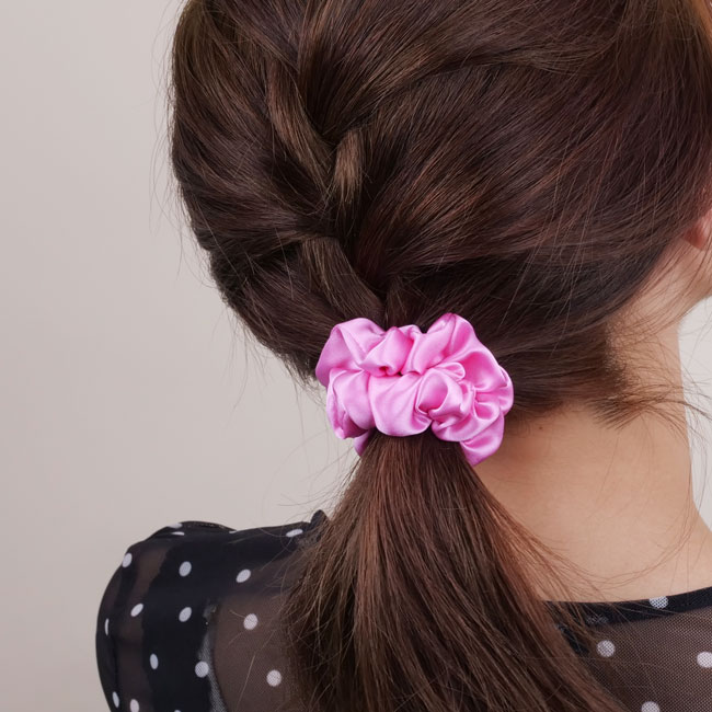 スモール スクランチー (シルク シャルムーズ ミルクシェイク)