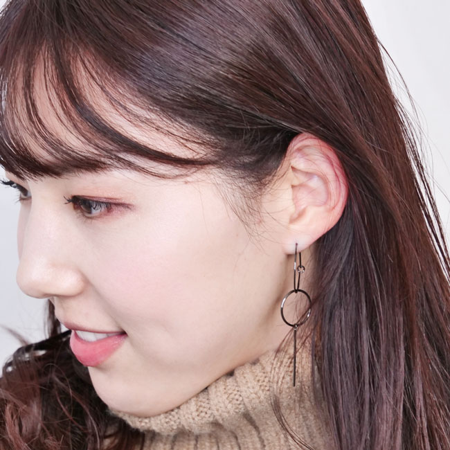 アリア ダングル ピアス (ガンメタル)