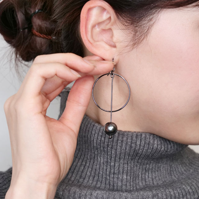 パラッツォ フープ ピアス (グレー/ガンメタル)