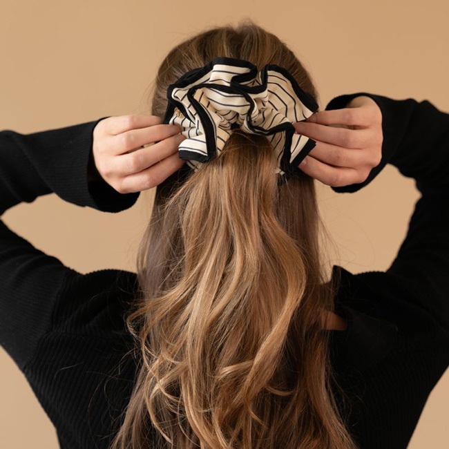 バリー スクランチー(クリーム/ブラック)