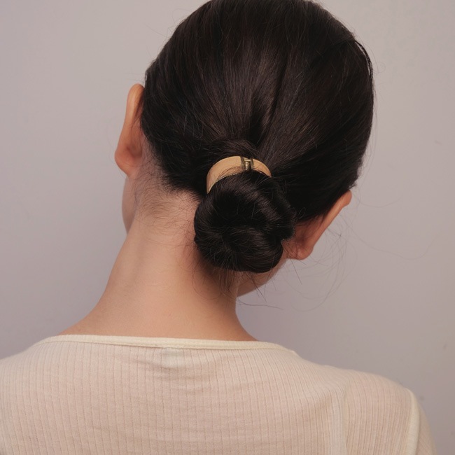 アトリエ エナメル カフ ポニー (キャメル/ゴールド)