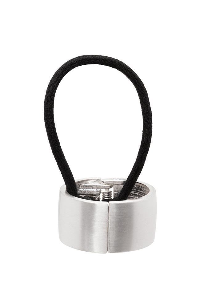 ブラッシュド メタル カフ ポニー (ブラッシュドシルバー)